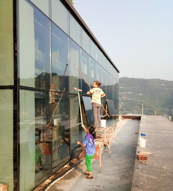 2018年8月31日云熙台玻璃清洗由重庆美万家保洁服务有限公司承接并保值完成，取得甲方领导肯定及好评！