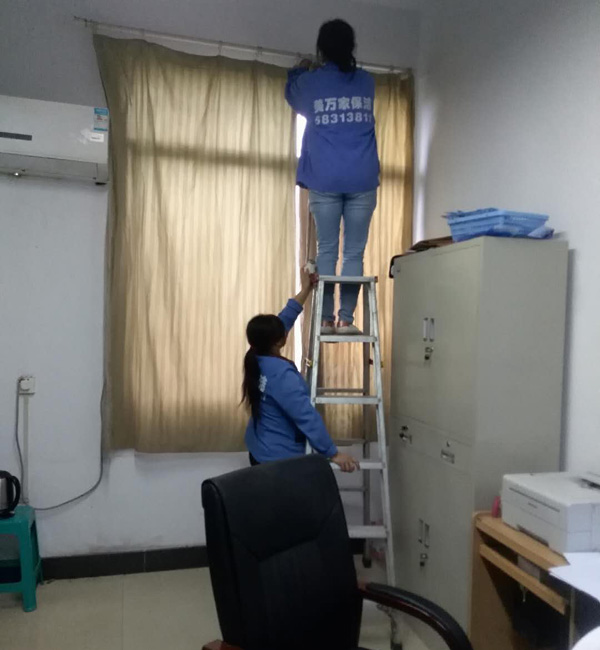 2018年9月12日幼儿师范学校教室及办公楼窗帘清洗由重庆美万家保洁服务有限公司承接并保值完成，取得甲方认同与好评！