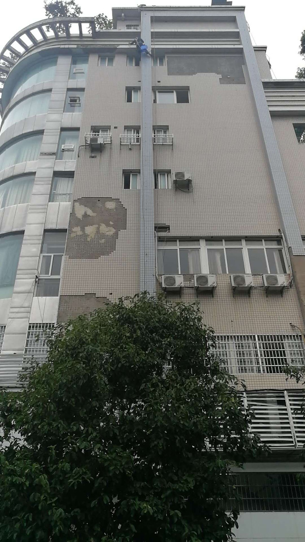 2018年9月15日周家坝建行外墙排危由重庆美万家保洁服务有限公司承接并保值完成，取得甲方一致好评！