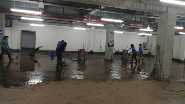 2018年10月10日体育馆清洗停车场由重庆美万家保洁服务有限公司承接并保值完成，取得甲方认同与好评！