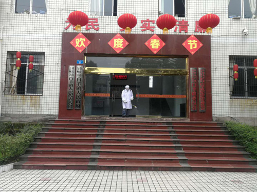 2020年2月16日疫情就是命令，防控就是责任 我公司为：万州凯源天燃气公司，万州南湖彼岸小区，重庆立信公司，重庆平安保险公司万州财产分公司消杀病毒进行中……创建美好万州城市，还我健康洁净家园，工人们，你们辛苦了！